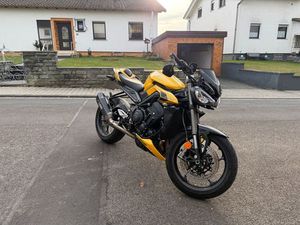 TRIUMPH STREET TRIPLE 765 RS