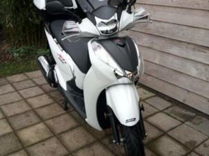 HONDA SH300I - 2018 - 25850KM - SMARTKEY TOPKOFFER ZUINIG — MOTOREN | HONDA — MARKTPLAATS