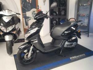 PEUGEOT KISBEE BLACK EDITION BOUWJAAR 2021 — SCOOTERS | PEUGEOT — MARKTPLAATS