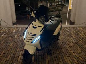 ZIP — SCOOTERS | PIAGGIO — MARKTPLAATS