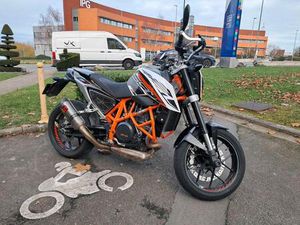 ② KTM DUKE 690 ABS!