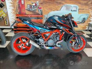 KTM 1290 SUPER DUKE R