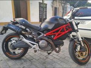 DUCATI - MONSTER 696