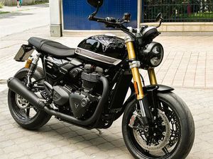 TRIUMPH SPEED TWIN 1200 RS