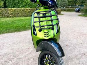 VESPA SPRINT CANDY GREEN - CARBON FULL OPTION️50CC — SCOOTERS | VESPA — MARKTPLAATS