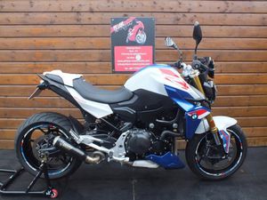 2024 BMW F900R SPORT (STUNNING)