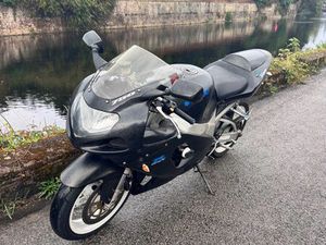 SUZUKI GSXR 750