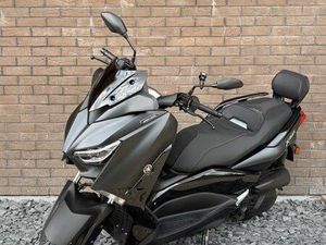 YAMAHA X-MAX 125
