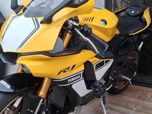 ② YAMAHA R1 2016/3000KM