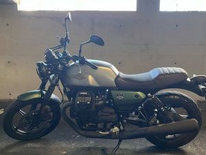 MOTO GUZZI V7 STONE CENTENARIO