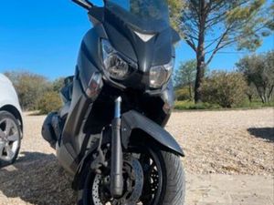 YAMAHA XMAX 400