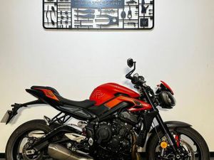 TRIUMPH STREET TRIPLE 765 R 2025 765 CM3 | MOTO ROADSTER | 827 KM | ORANGE | 34000 MONTPELLIER