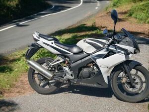 HONDA CBR 125R – TRÈS BON ÉTAT – 4 TEMPS