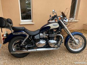 MOTO TRIUMPH AMERICA