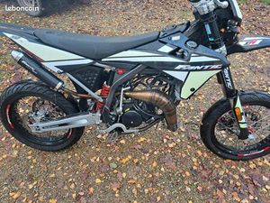 MOTO 50 CM3 FANTIC SUPER MOTARD