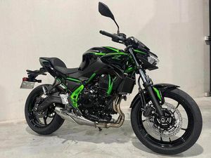 ② KAWASAKI Z650 MODEL 2025 (ANNÉE DE CONSTRUCTION 2025)