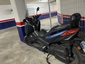 YAMAHA - XMAX