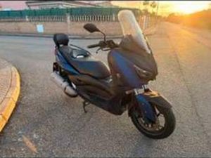 YAMAHA - XMAX