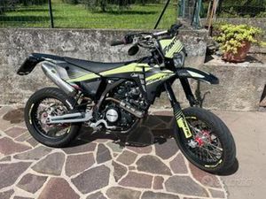 FANTIC MOTARD 125 PERFORMANCE