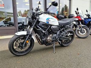 TRÈS BELLE YAMAHA XSR 700 EN TRÈS BON ÉTAT