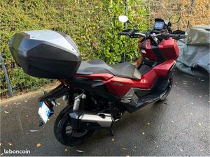 HONDA ADV 350 – ROUGE MAT – EXCELLENT ÉTAT – ENTIÈREMENT ÉQUIPÉ