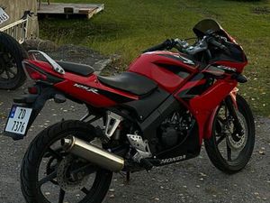 HONDA CBR 125 R
