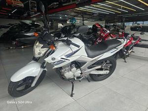 YAMAHA FAZER 250 LE BLACK EDITION