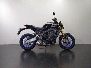 YAMAHA MT-09 SP ZWART