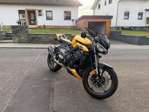 TRIUMPH STREET TRIPLE 765 RS