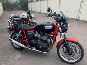 TRIUMPH BONNEVILLE SE