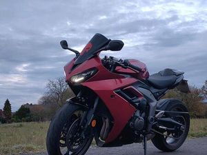 TRIUMPH DAYTONA 660 +2000€ VOLLAUSSTATTUNG