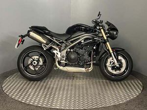 TRIUMPH SPEED TRIPLE S 1050 S 2018 WITH ONLY 4230 MILES + ARROW CANS