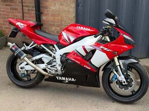 YAMAHA YZF-R1 R1 RED MANUAL PETROL 2001 -17K - STUNNING