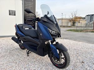 YAMAHA X-MAX →