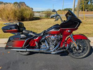 2021 HARLEY-DAVIDSON® CVO™ ROAD GLIDE® SUNSET ORANGE FADE & SUNSET BLACK