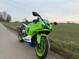 KAWASAKI ZX 6R 1 HAND UM/UNFALLFREI WIE NEU