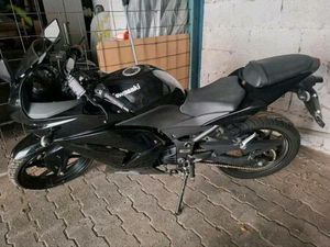 KAWASAKI NINJA 250R SCHWARZ