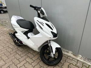 SUCHE YAMAHA AEROX