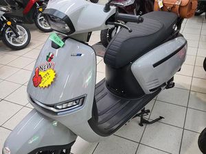 NEUE FARBE BORDO ROT UND GRAU LEVANTI GTS 2.299,00 € EURO 5+