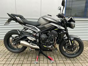 TRIUMPH STREET TRIPLE 765 R - GRIFFHEIZ. - CNC - LED - VIEL ZBH !