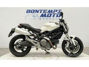 DUCATI MONSTER 696