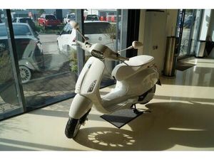 VESPA 125 SPRINT JUSTIN BIEBER EDITION*NEU*