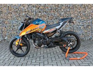 KTM 125 DUKE / AKTION / MIT ZUBEHÖR