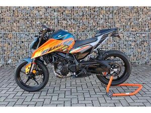 KTM 125 DUKE / AKTION / MIT ZUBEHÖR