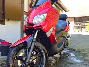 SCOOTER YAMAHA X-MAX / MBK SKYCRUISER 125 CC ROUGE 26000KM BON ÉTAT