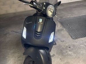 VESPA GTS 300 NOIR