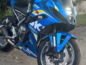 SUZUKI GSX-8R A2