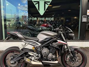 TRIUMPH STREET TRIPLE RS 675