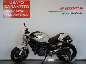 DUCATI MONSTER 696