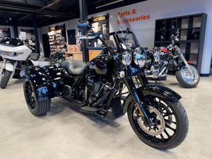 HARLEY-DAVIDSON TRIKE FREEWHEELER 1868 2023 1868 CM3 | MOTO TRIKE | 900 KM | 45160 OLIVET